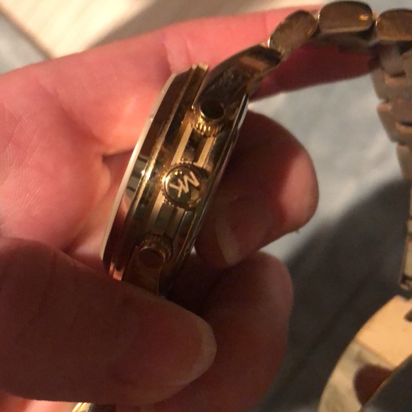 Good Michael kors watch.Comes with box gently worn - Picture 14 of 16